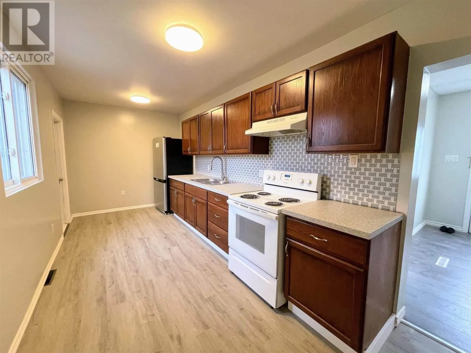24 Stevens AVE