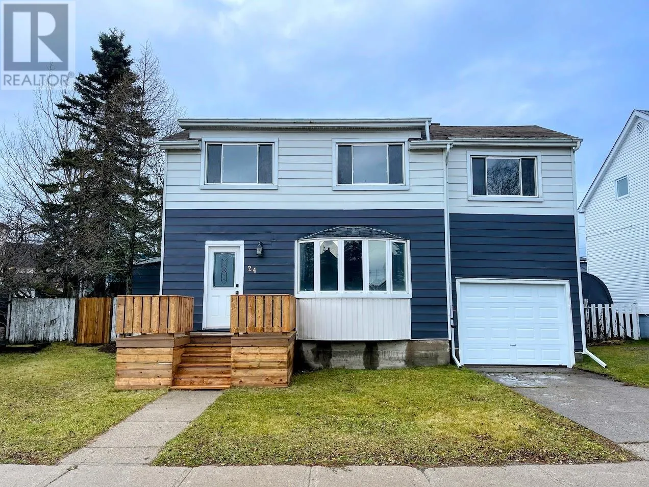 24 Stevens AVE