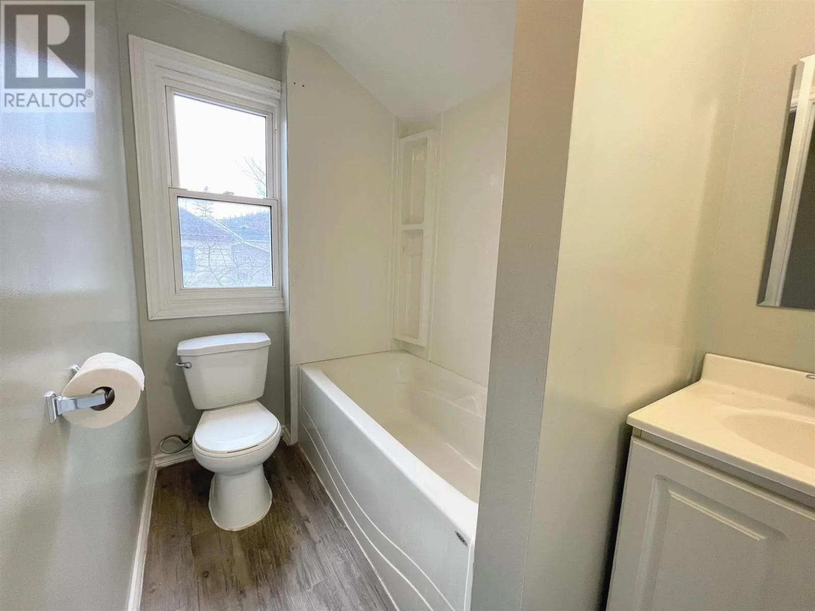 24 Stevens AVE