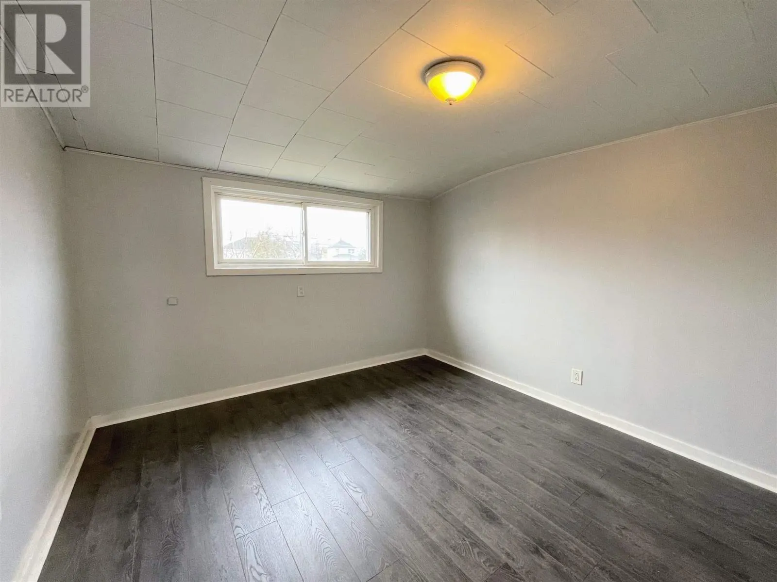 24 Stevens AVE