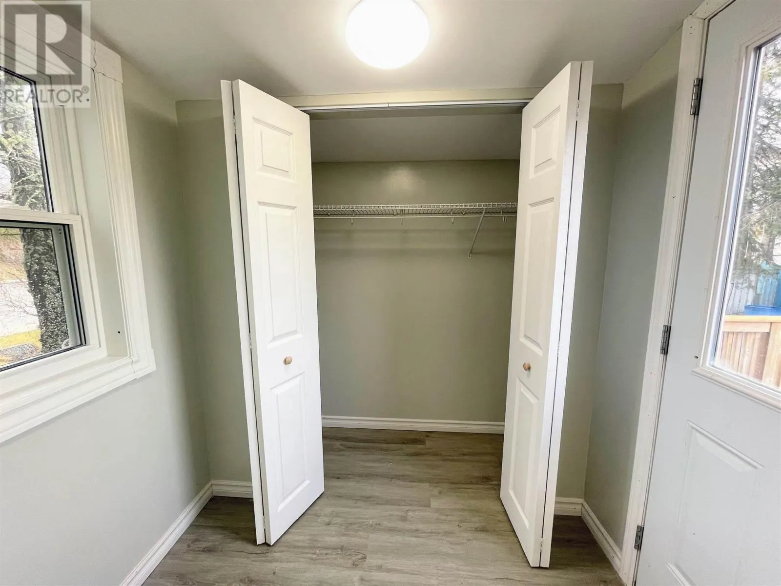 24 Stevens AVE