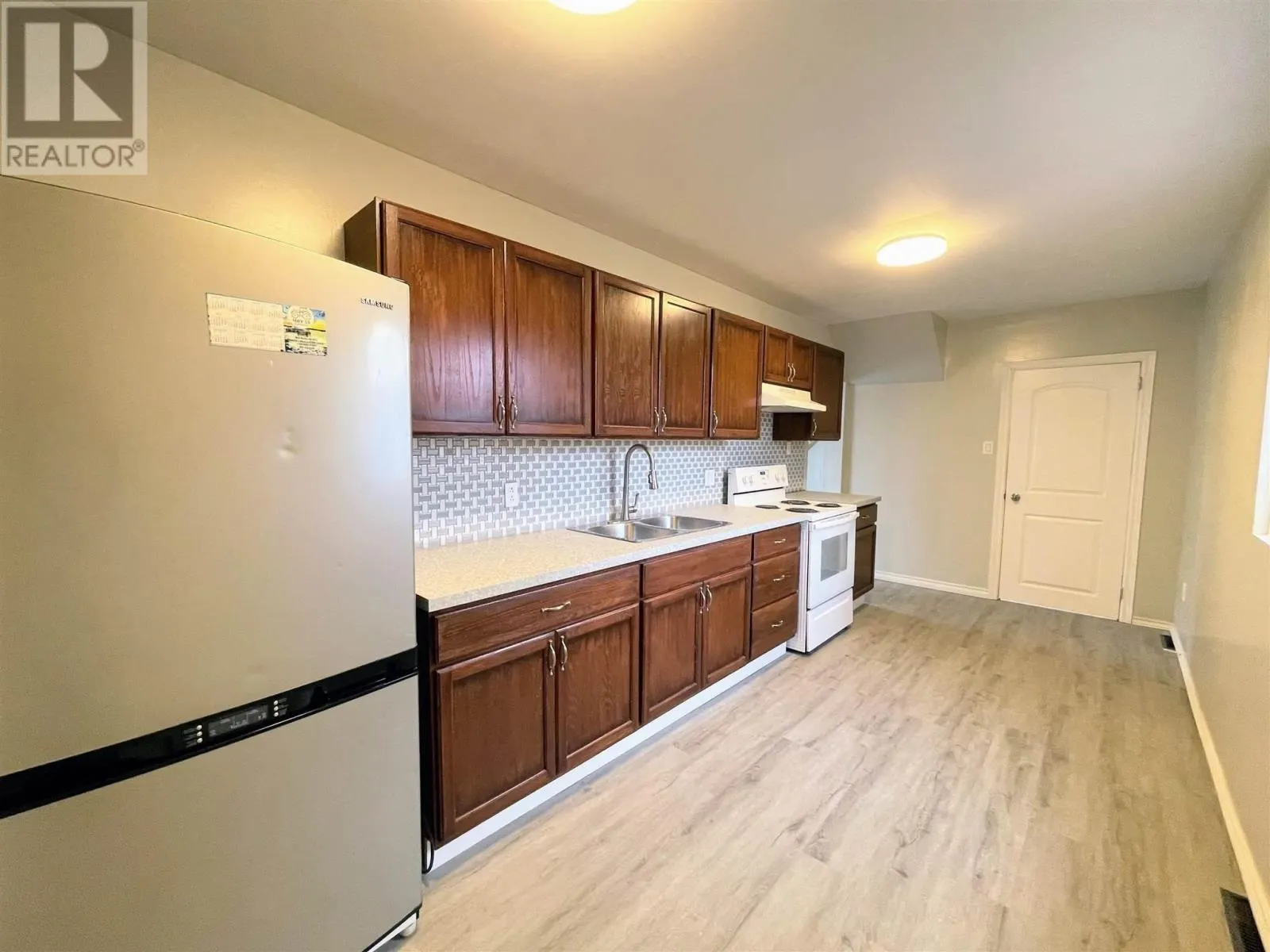 24 Stevens AVE