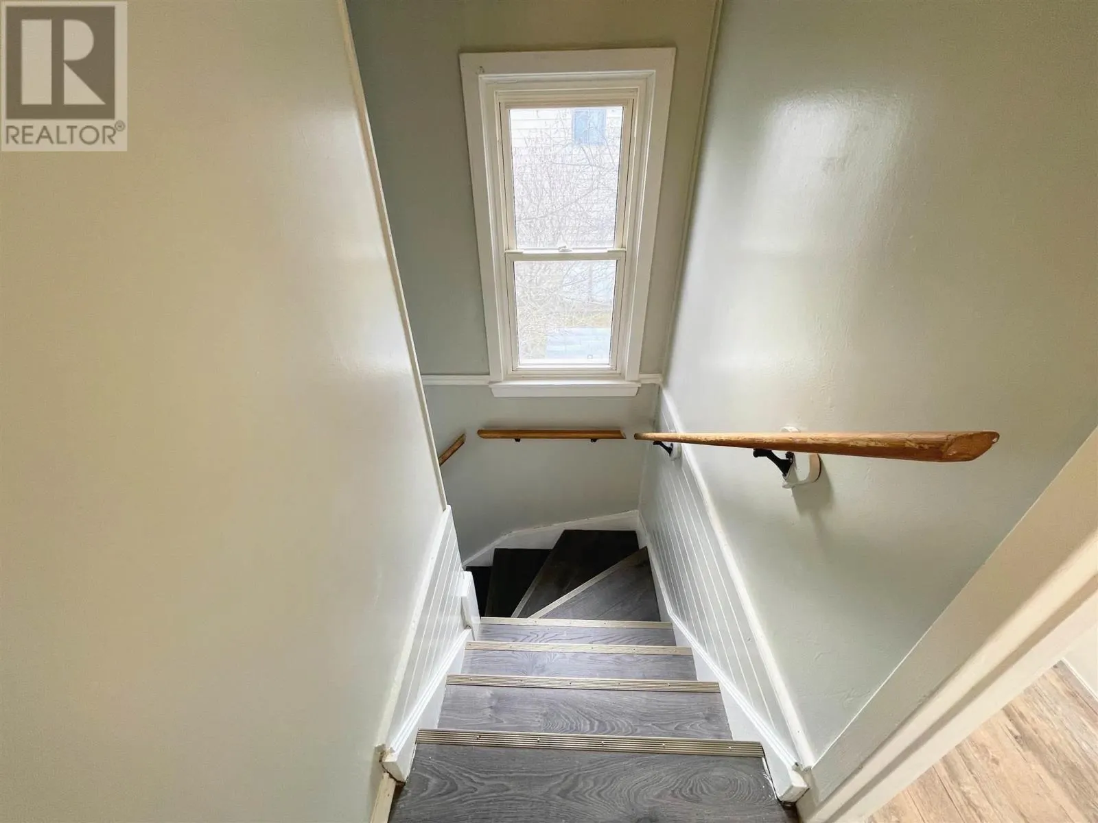 24 Stevens AVE