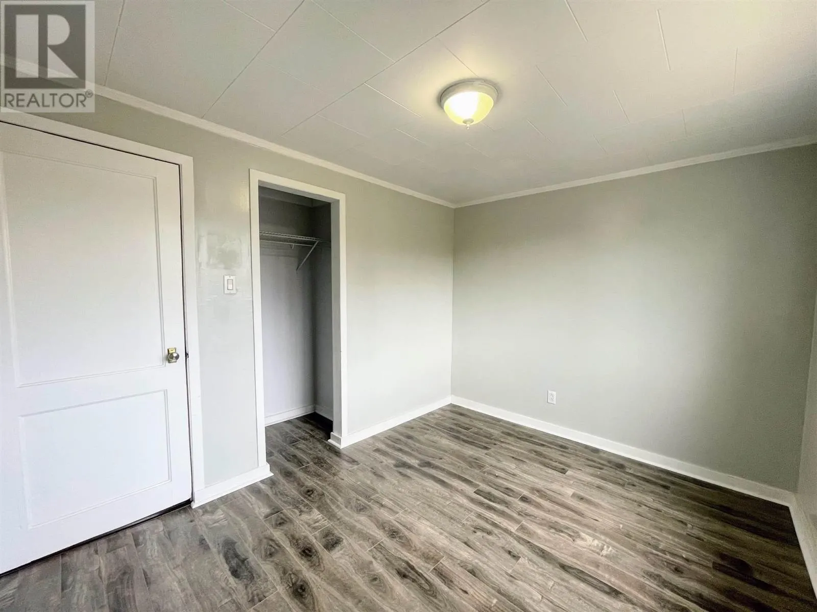 24 Stevens AVE