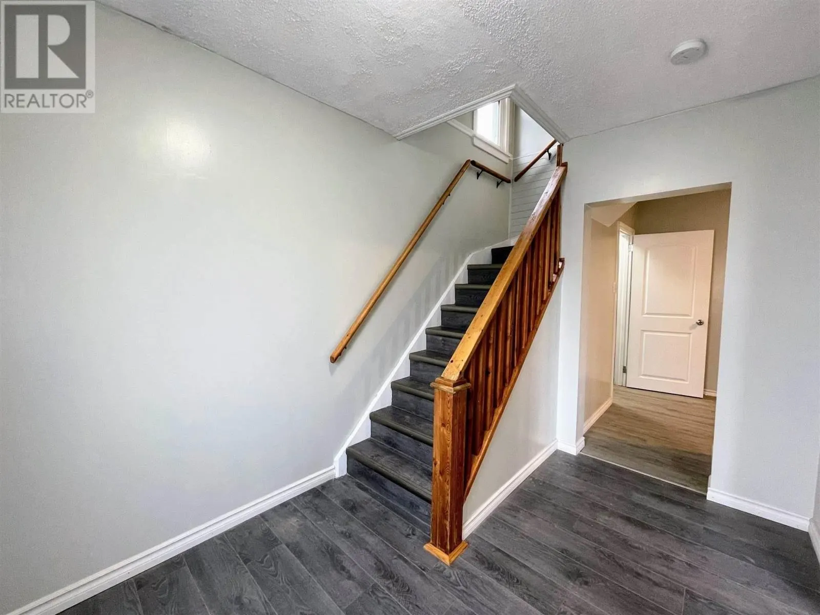 24 Stevens AVE