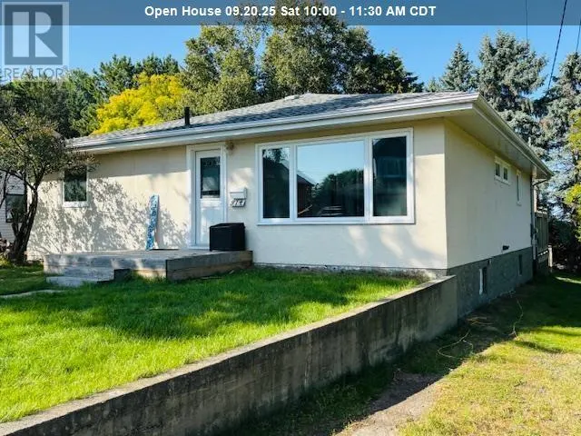 914 Eleventh Ave N