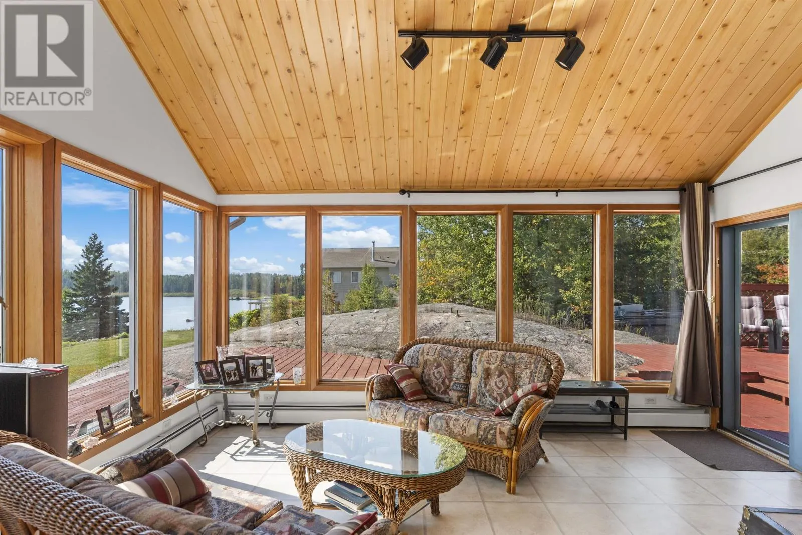 1623 CORAL BAY DR