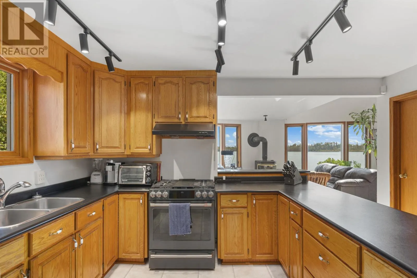 1623 CORAL BAY DR