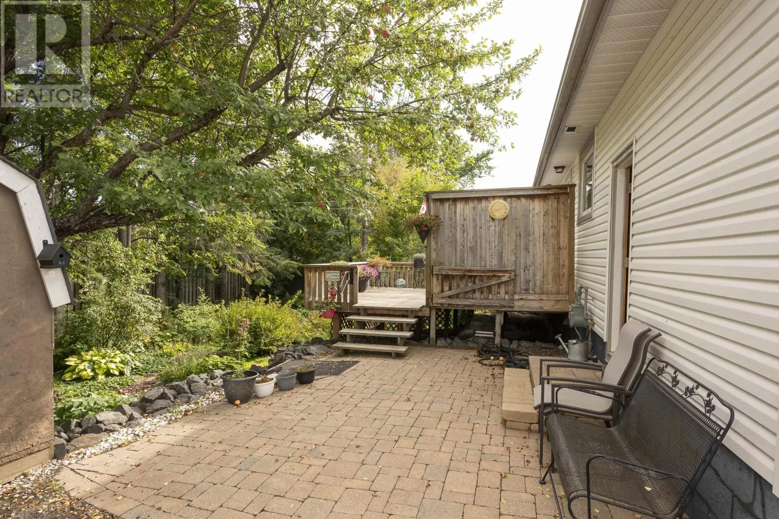 225 Windemere AVE S