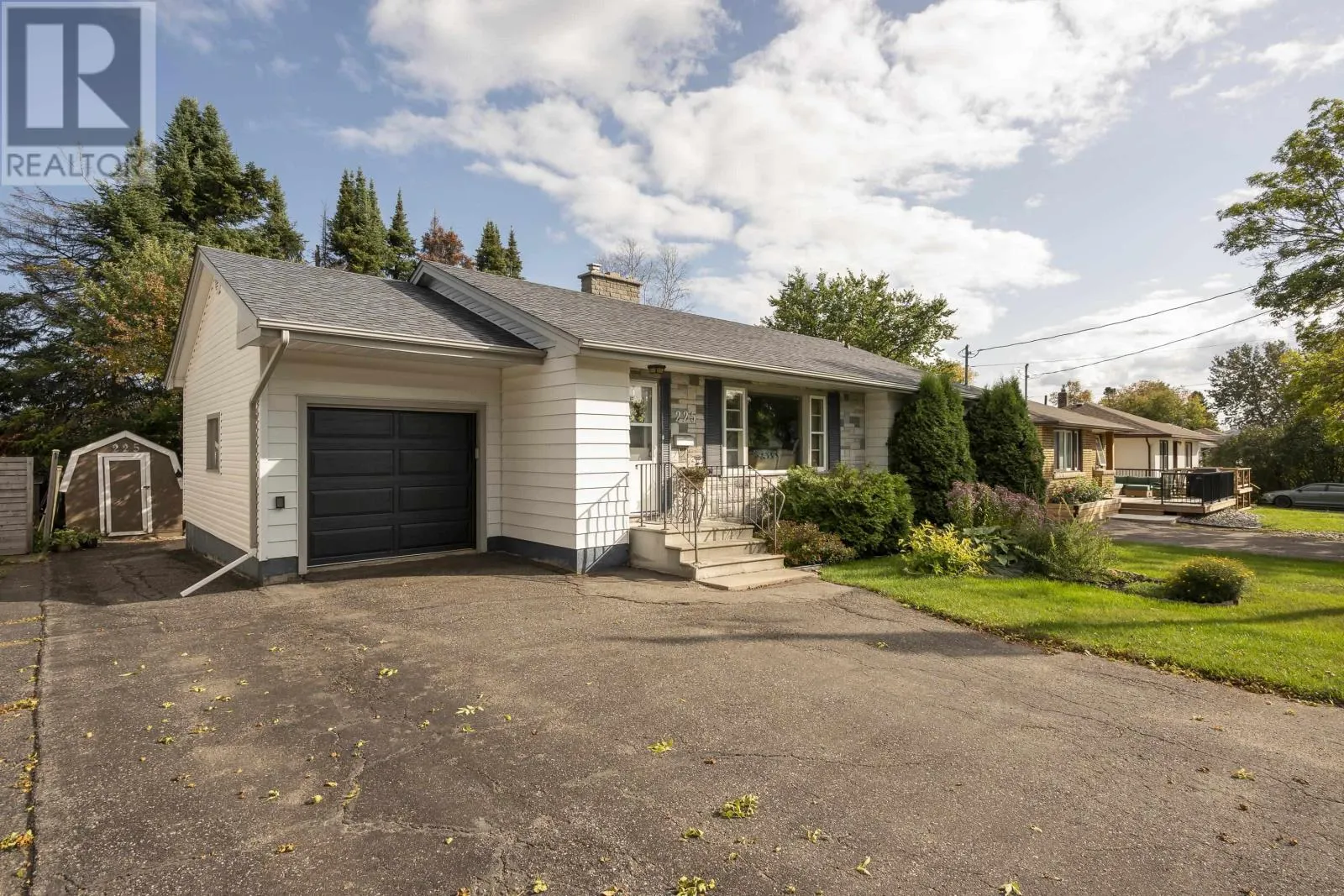 225 Windemere AVE S
