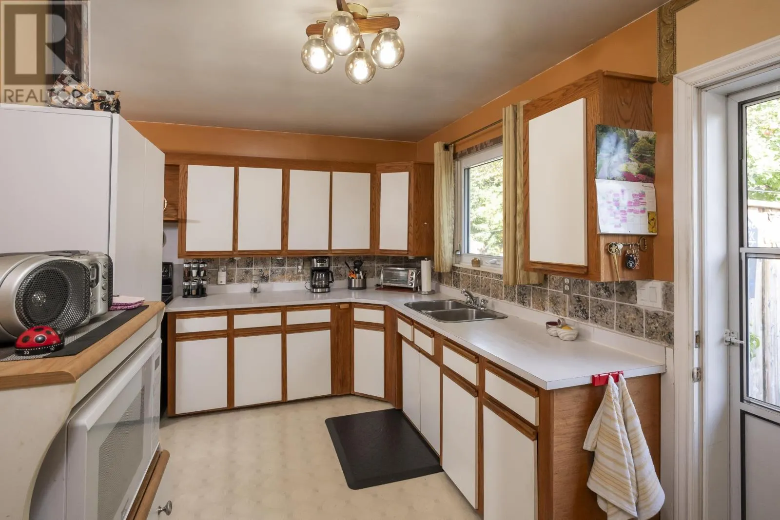 225 Windemere AVE S