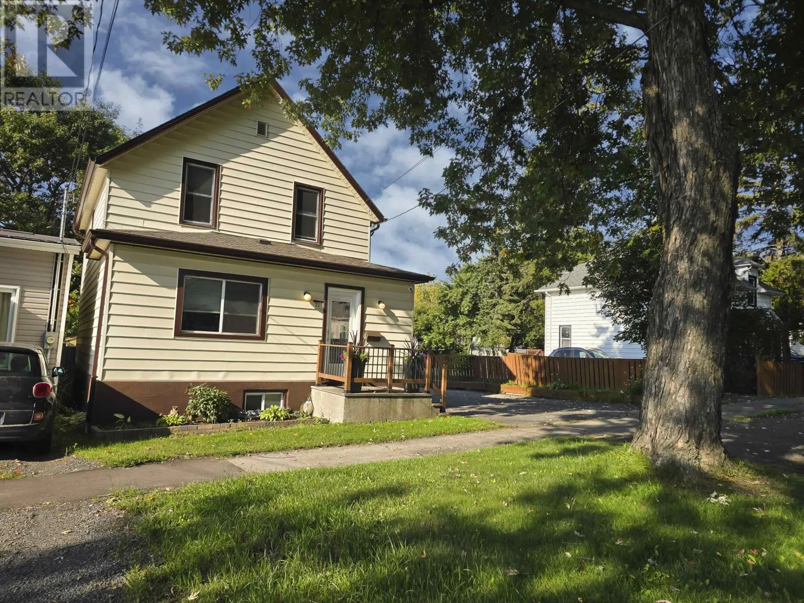 217 Clavet ST