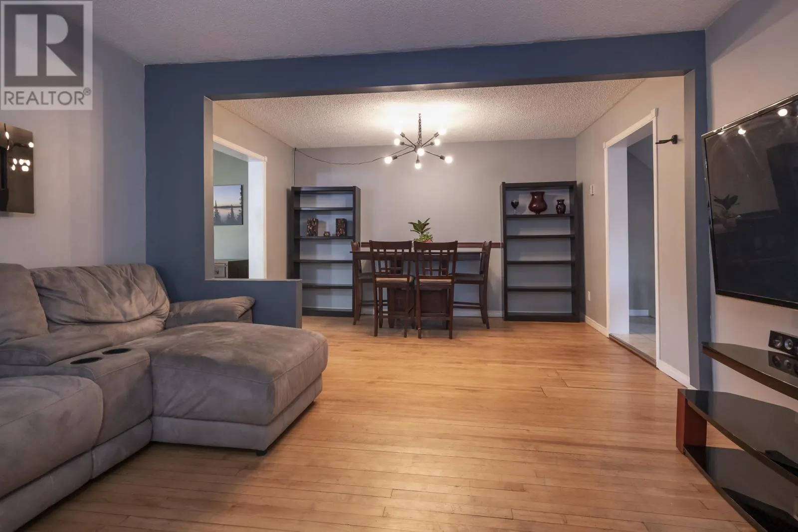 217 Clavet ST
