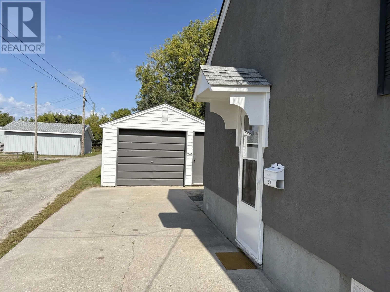 610 SECOND ST E