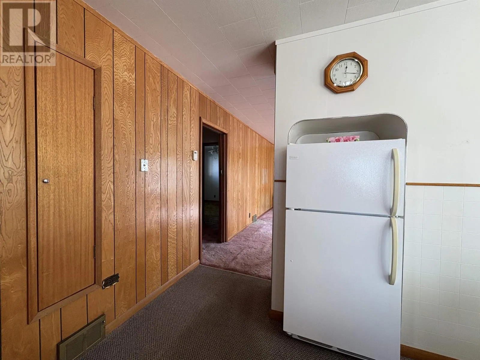 610 SECOND ST E