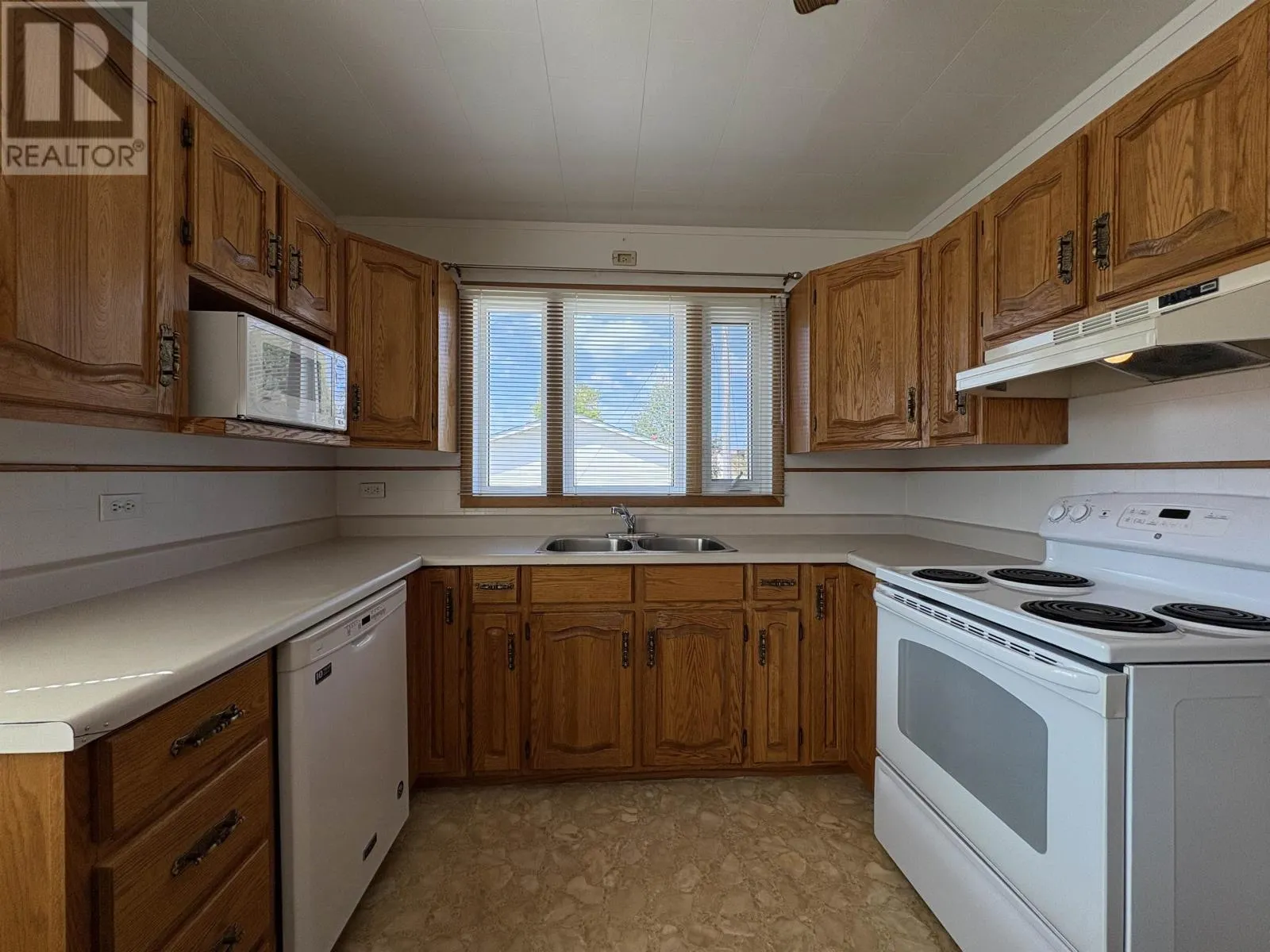 610 SECOND ST E