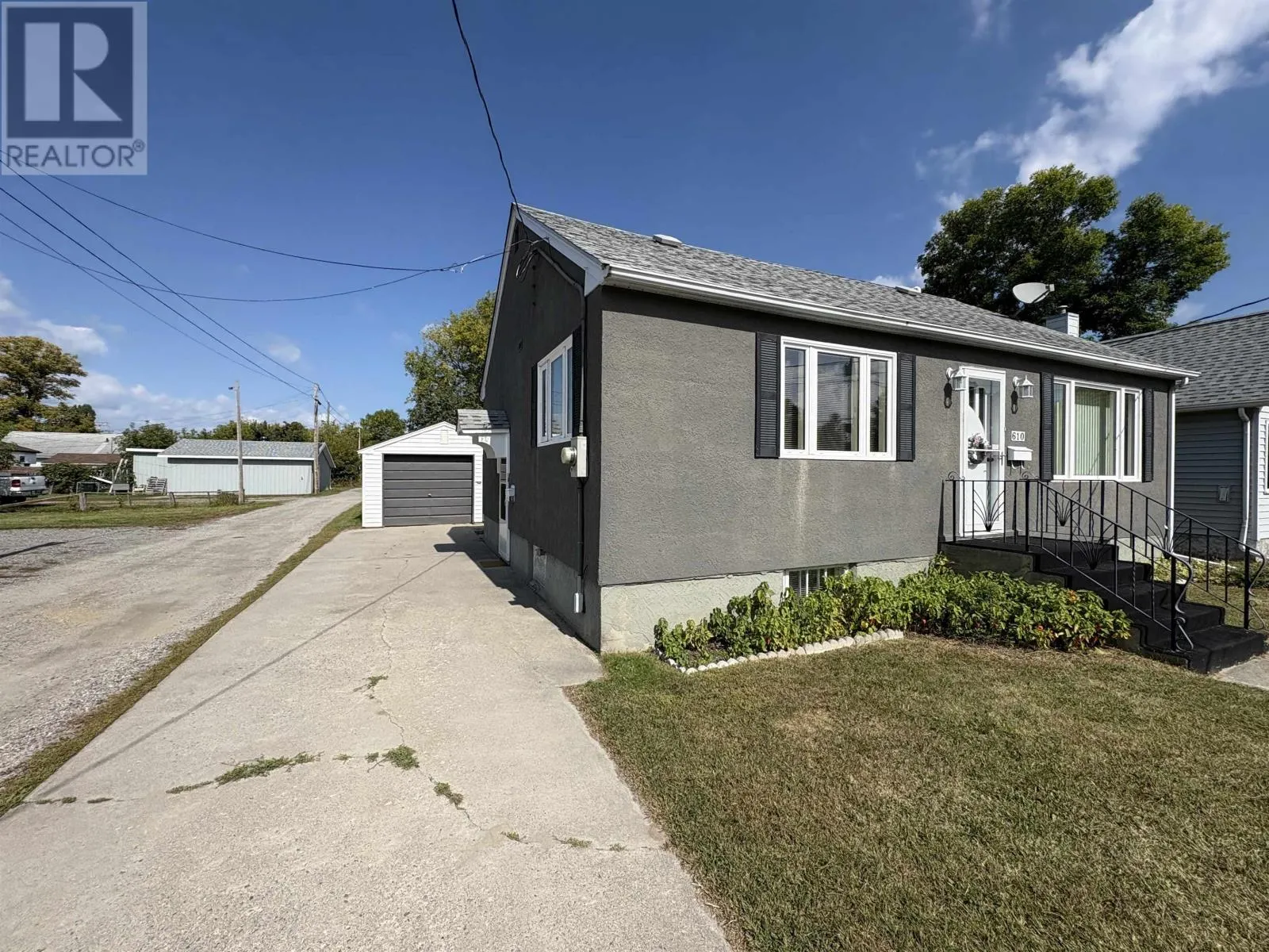 610 SECOND ST E