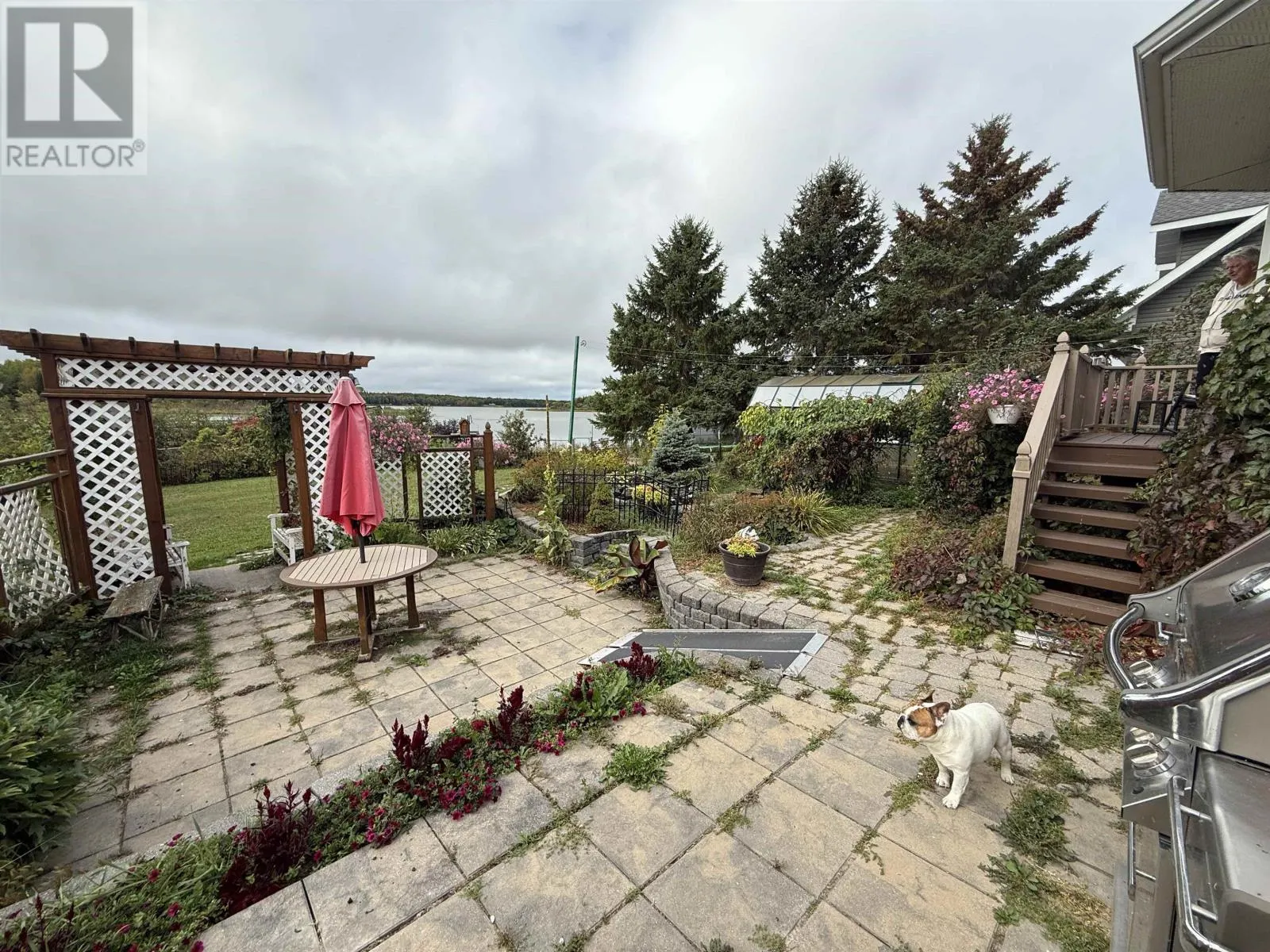 110 Edgewater DR