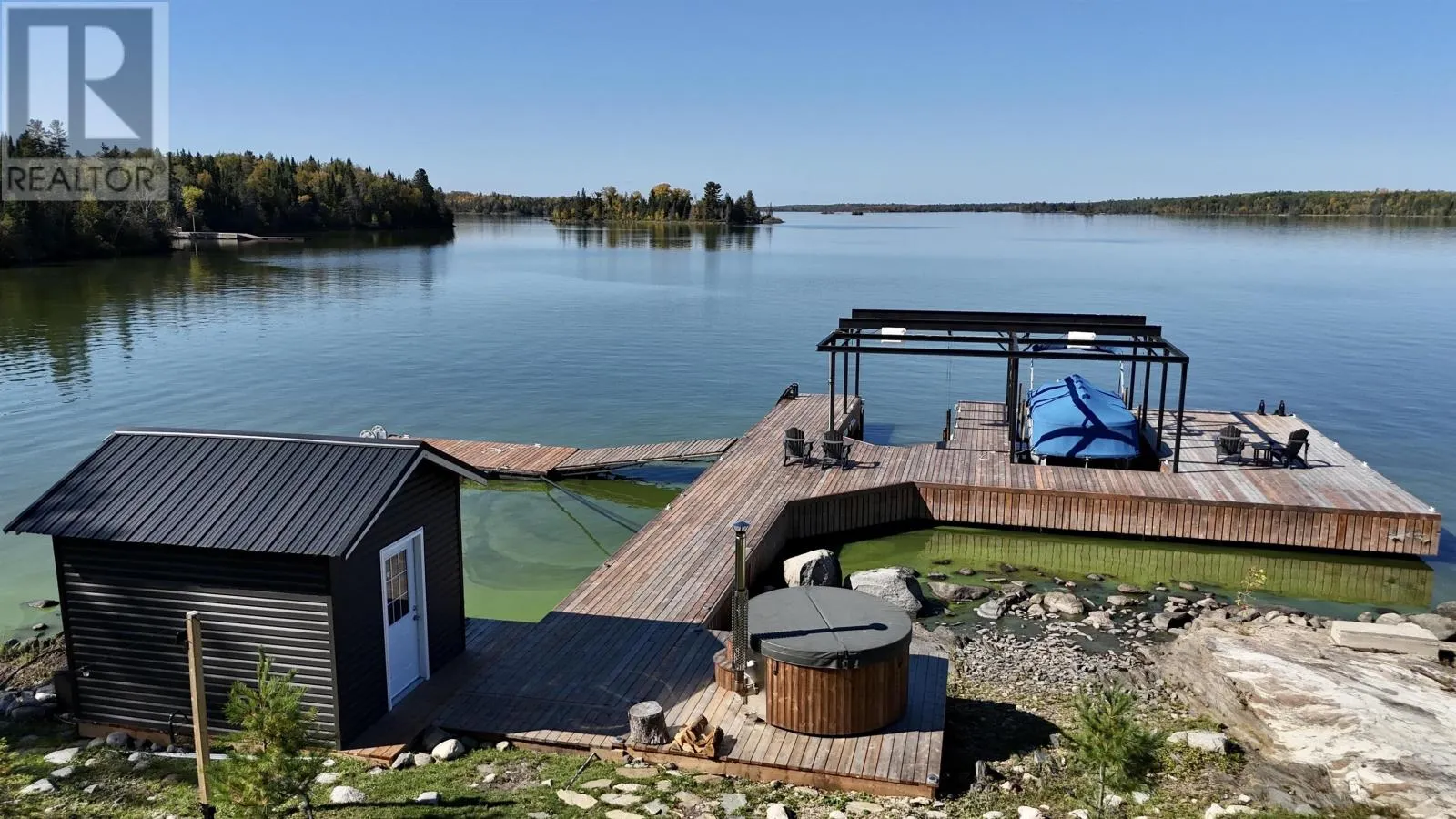 17 PIPESTONE POINT LAKE OF THE WOODS