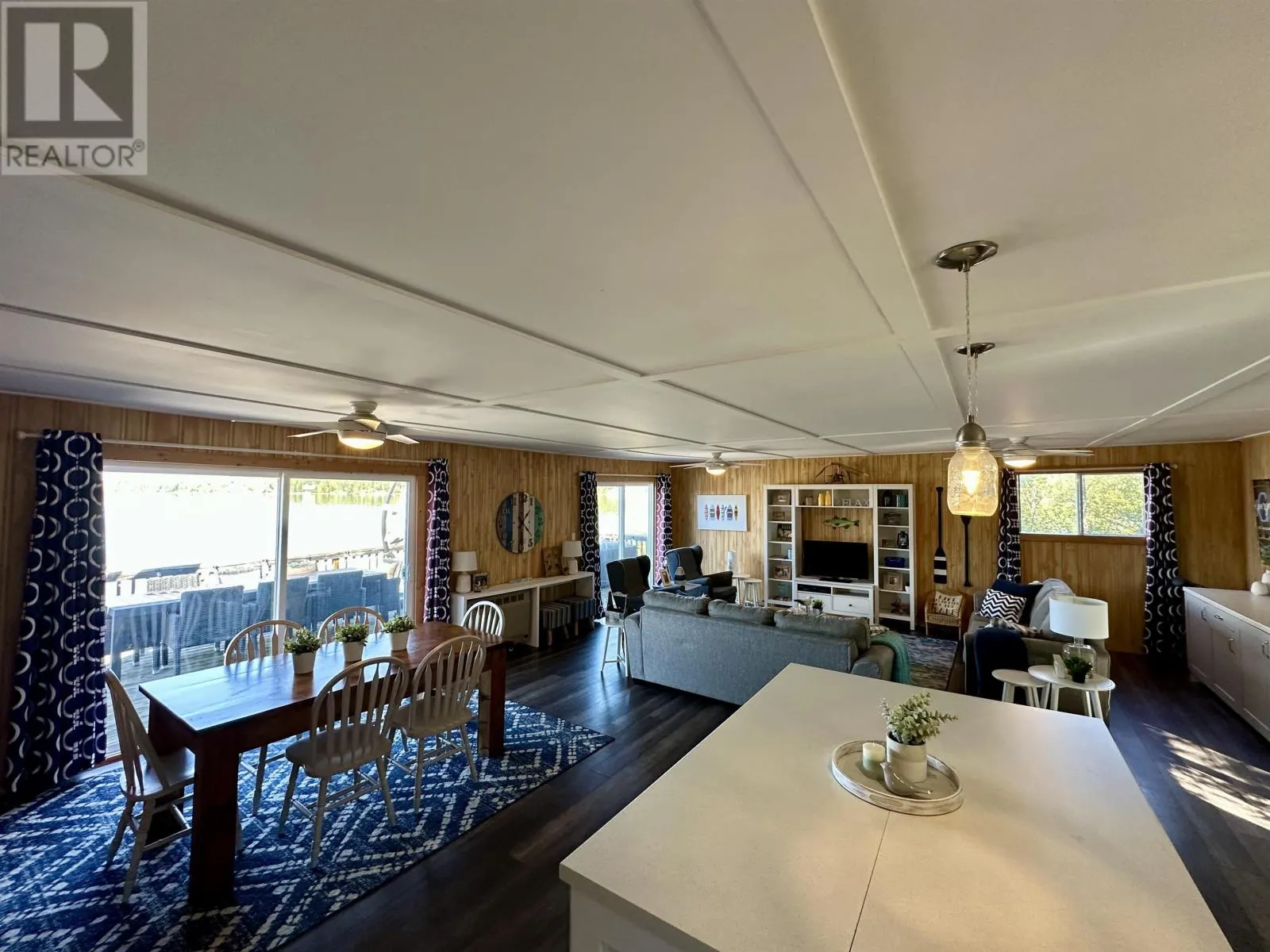 17 PIPESTONE POINT LAKE OF THE WOODS