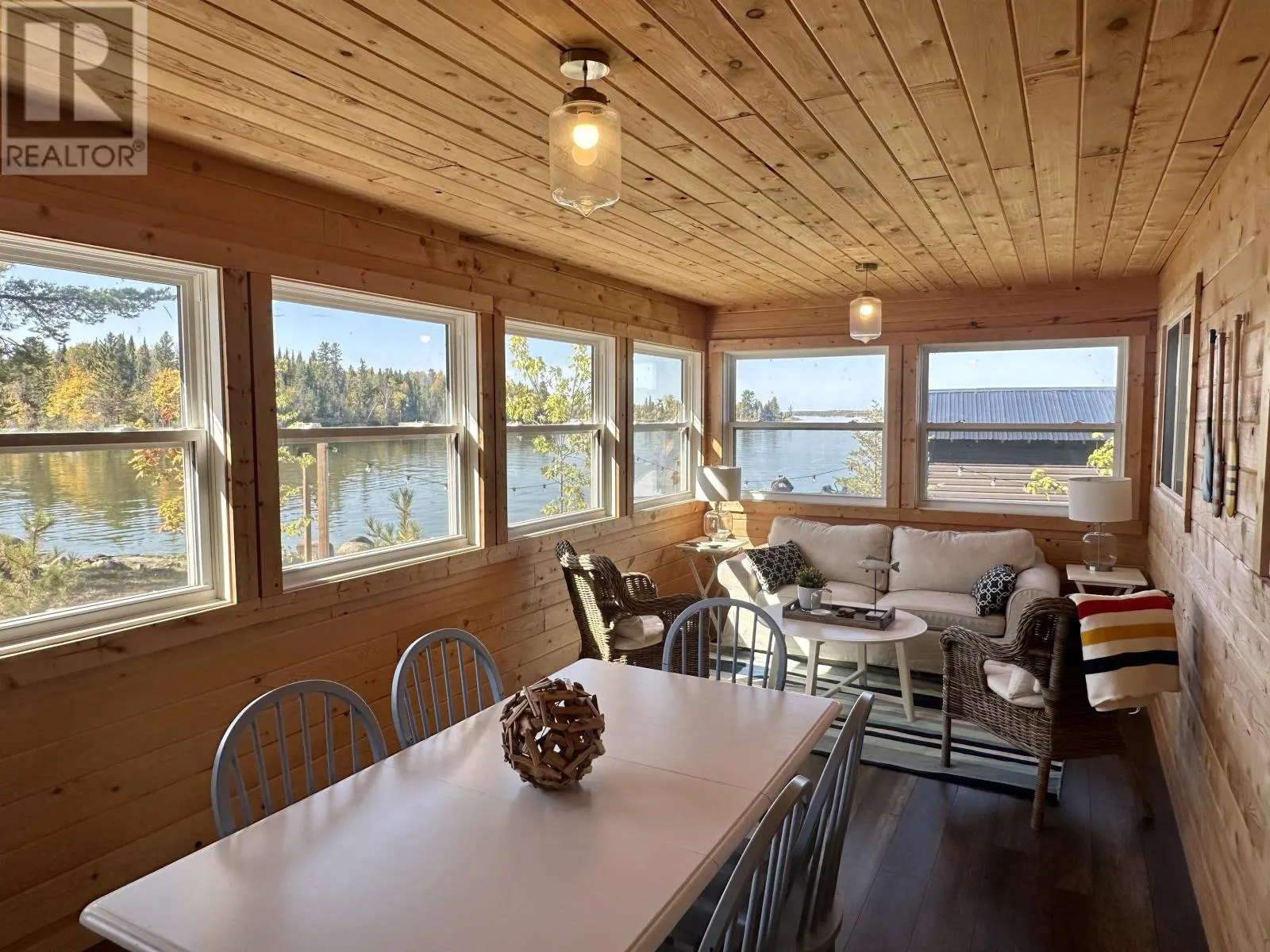 17 PIPESTONE POINT LAKE OF THE WOODS