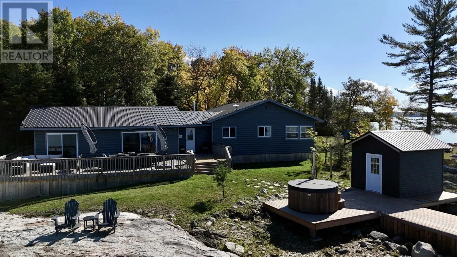 17 PIPESTONE POINT LAKE OF THE WOODS