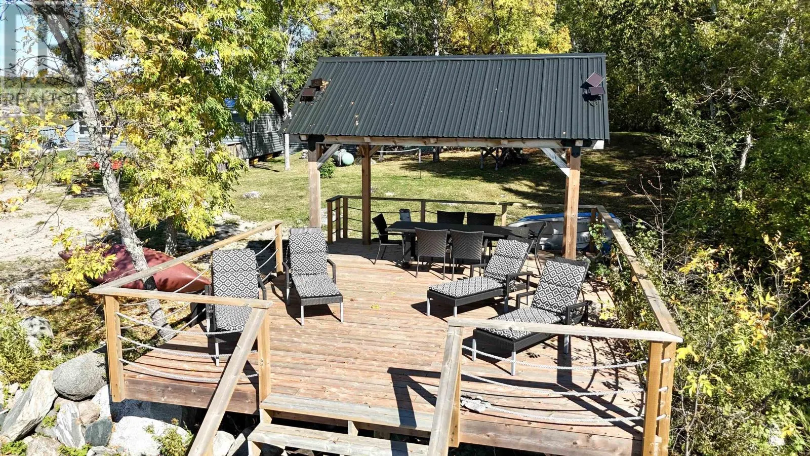 17 PIPESTONE POINT LAKE OF THE WOODS