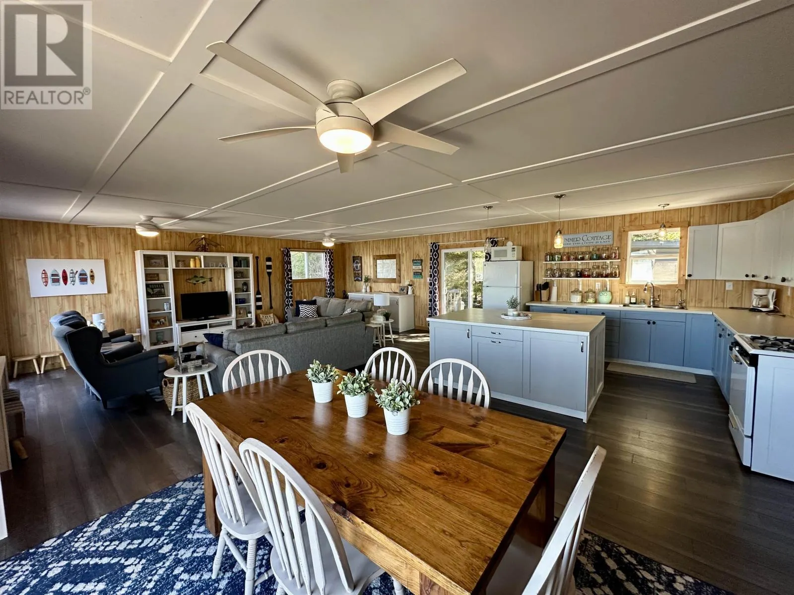 17 PIPESTONE POINT LAKE OF THE WOODS