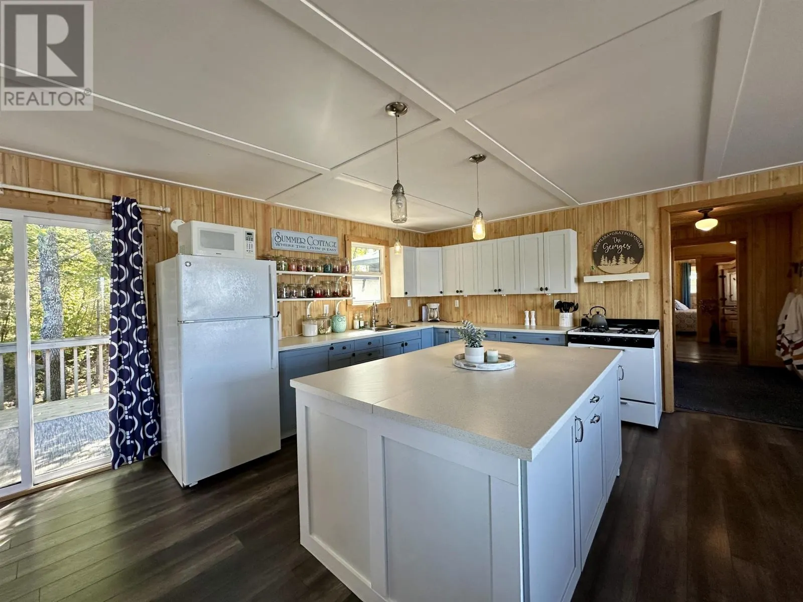 17 PIPESTONE POINT LAKE OF THE WOODS