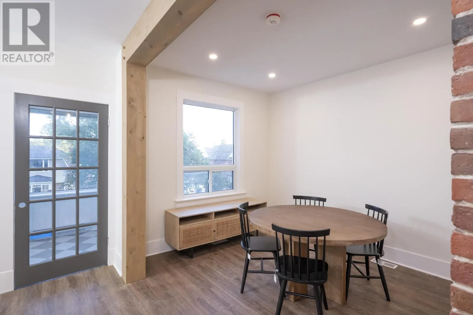 16 CROWN ST