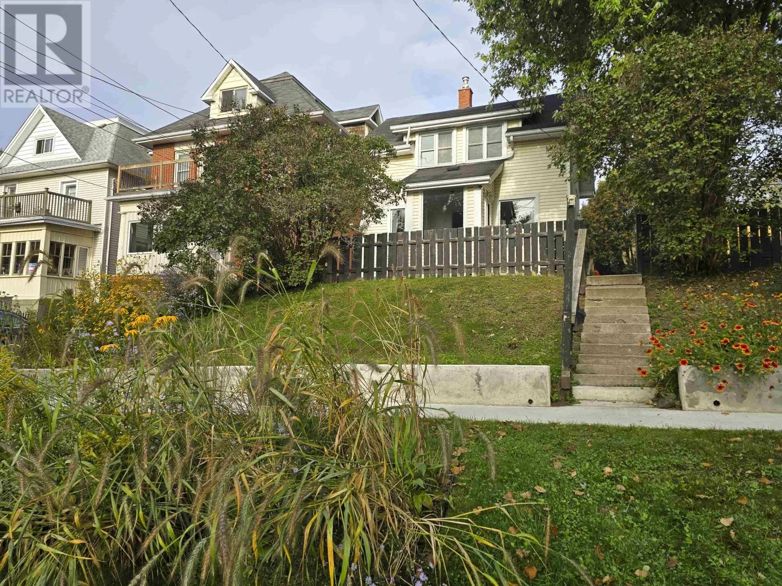 16 CROWN ST