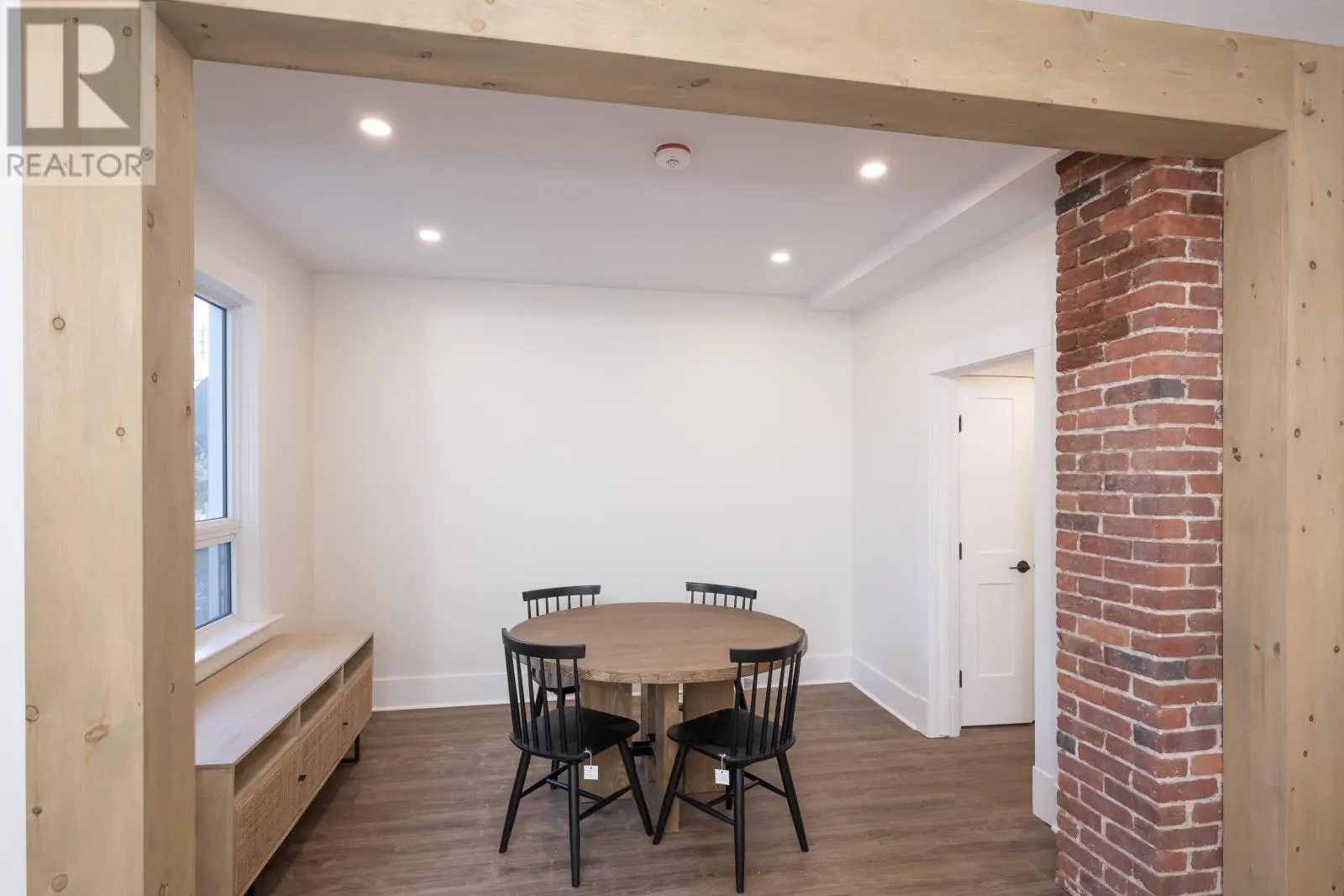 16 CROWN ST
