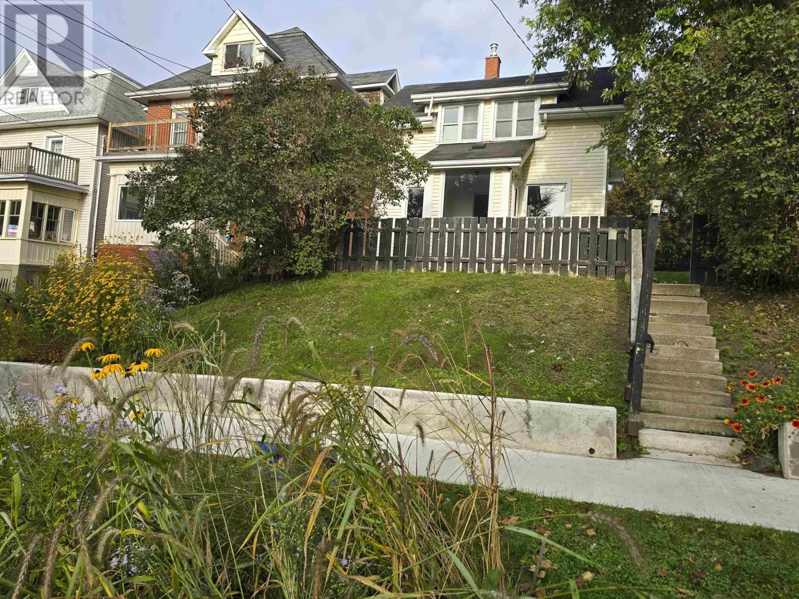 16 CROWN ST