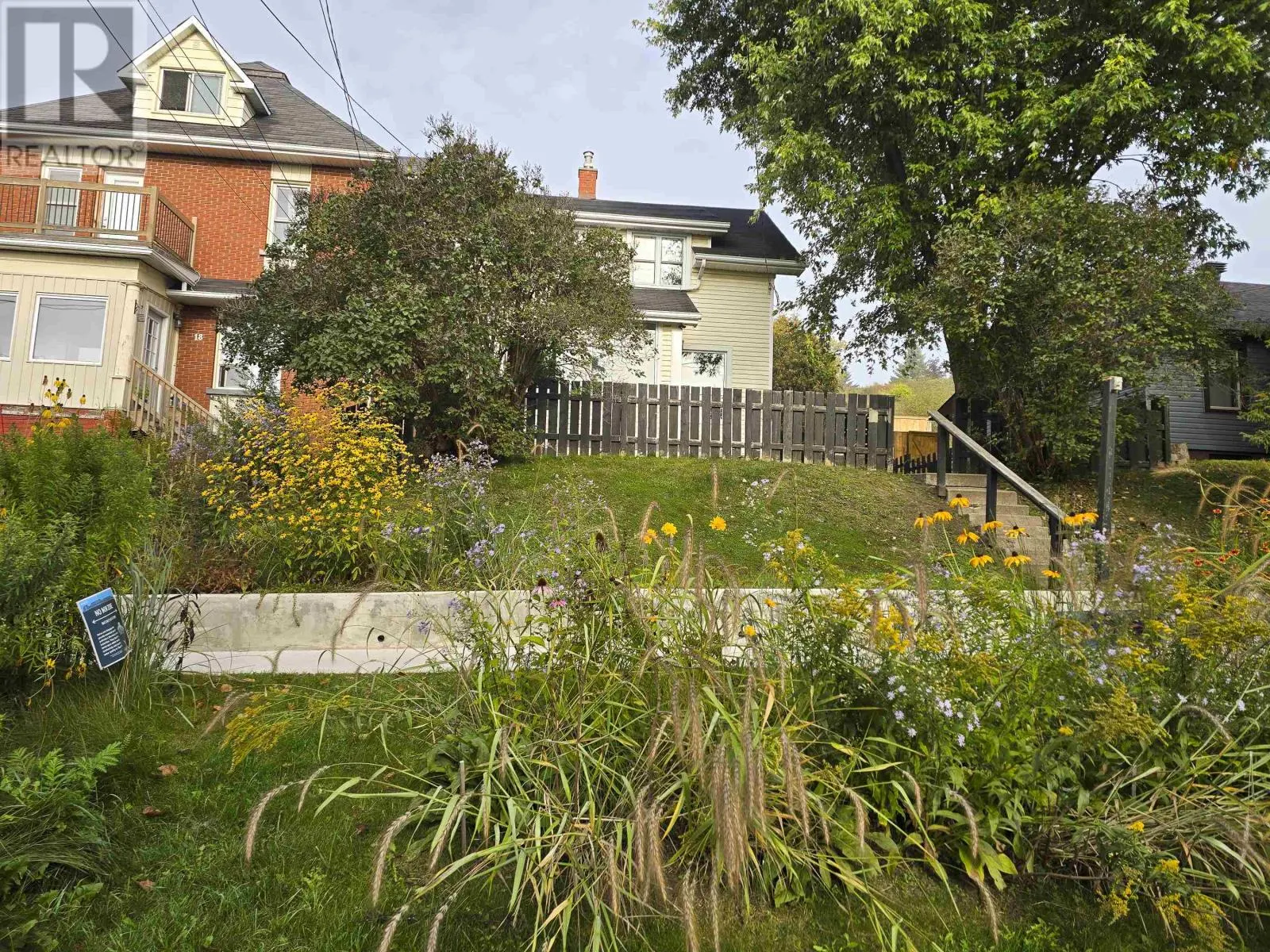 16 CROWN ST