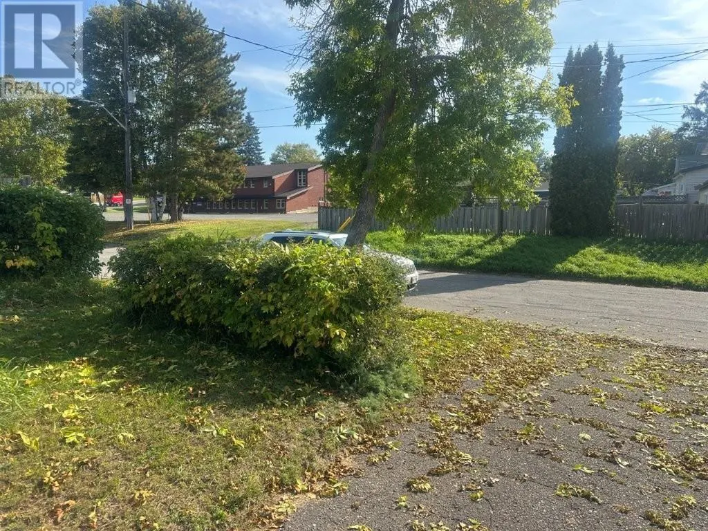 92 Windemere Ave S