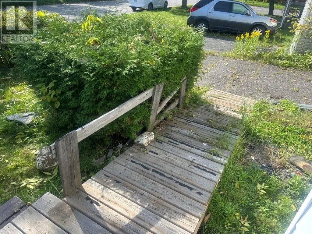 92 Windemere Ave S