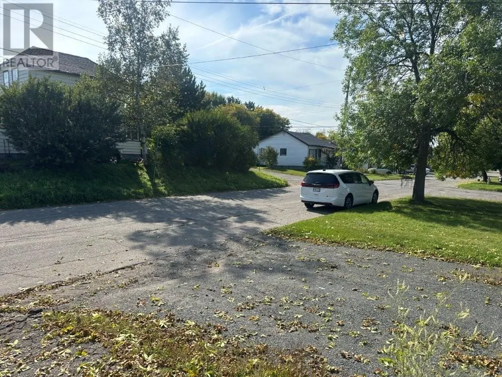 92 Windemere Ave S