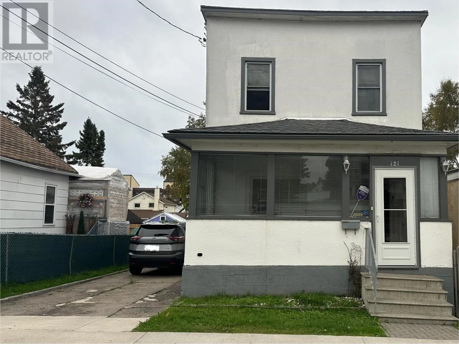 121 Court St S