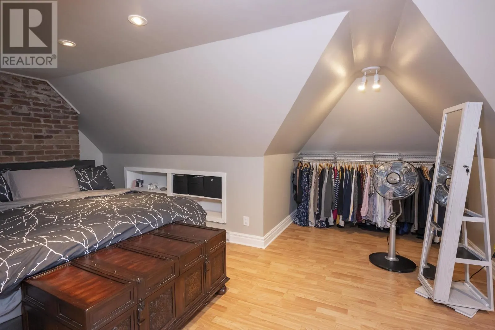 141 Winnipeg AVE