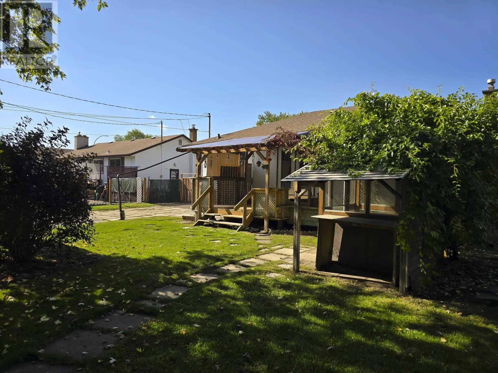 404 James St South