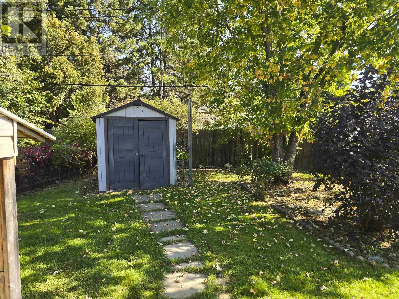 404 James St South