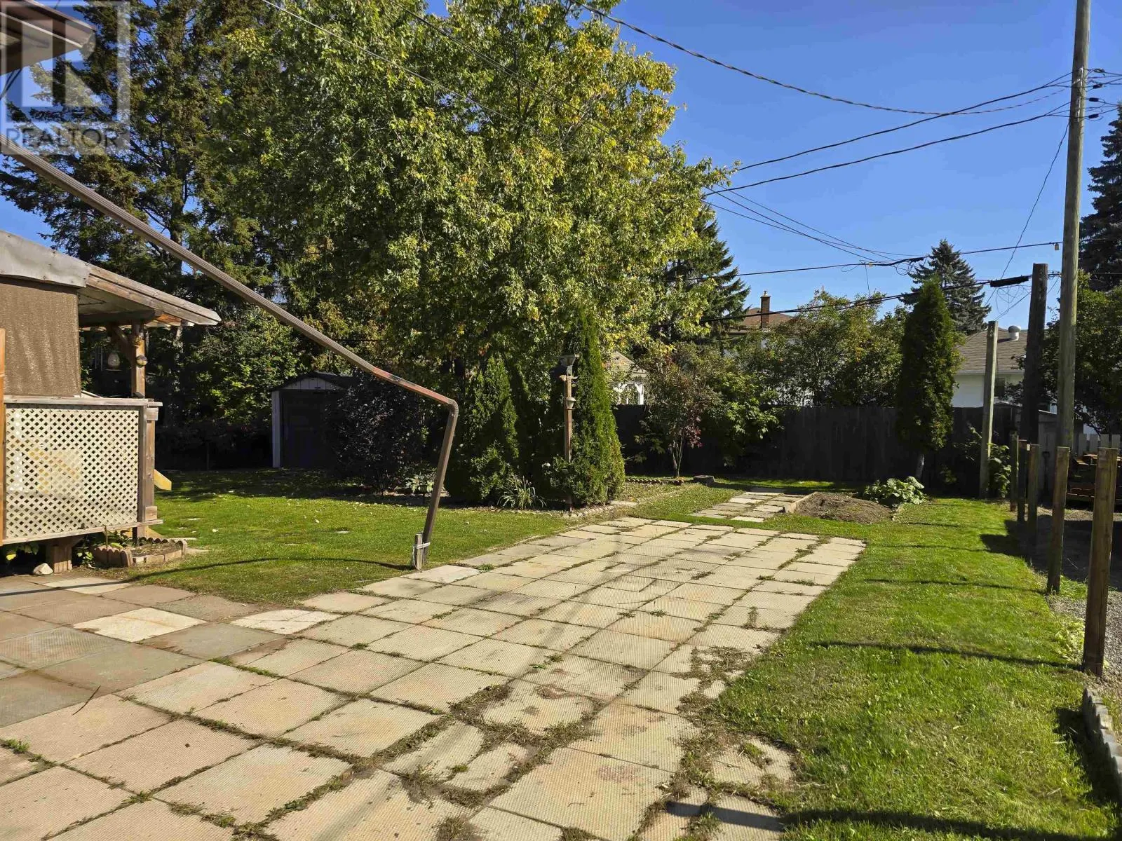 404 James St South