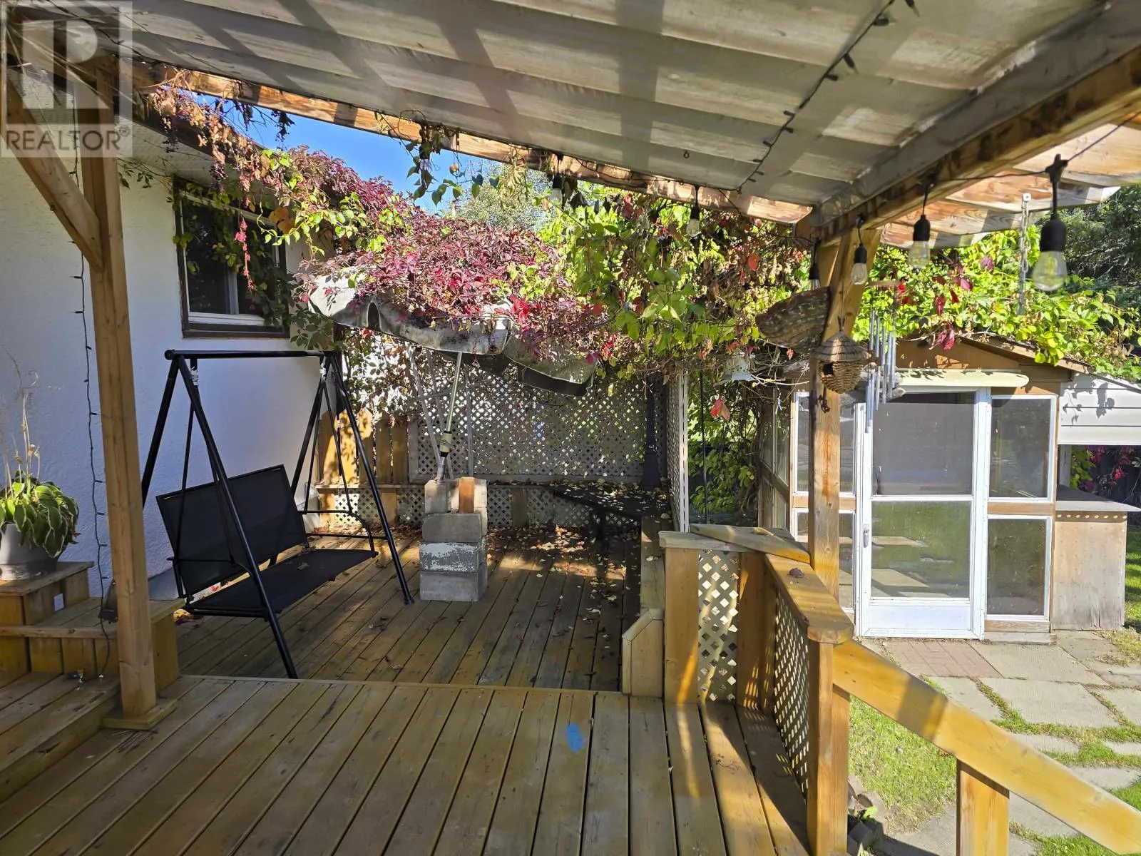 404 James St South
