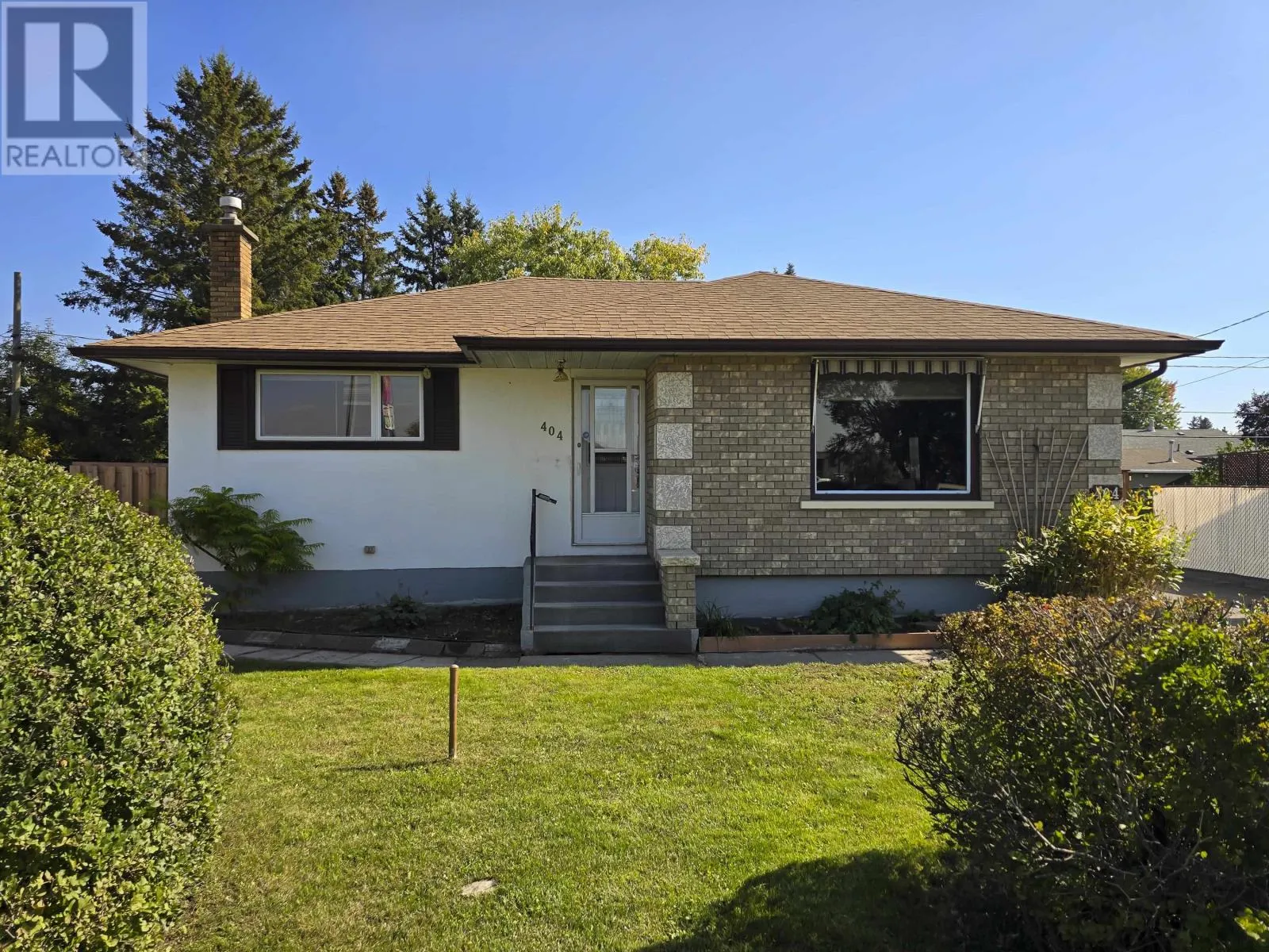 404 James St South