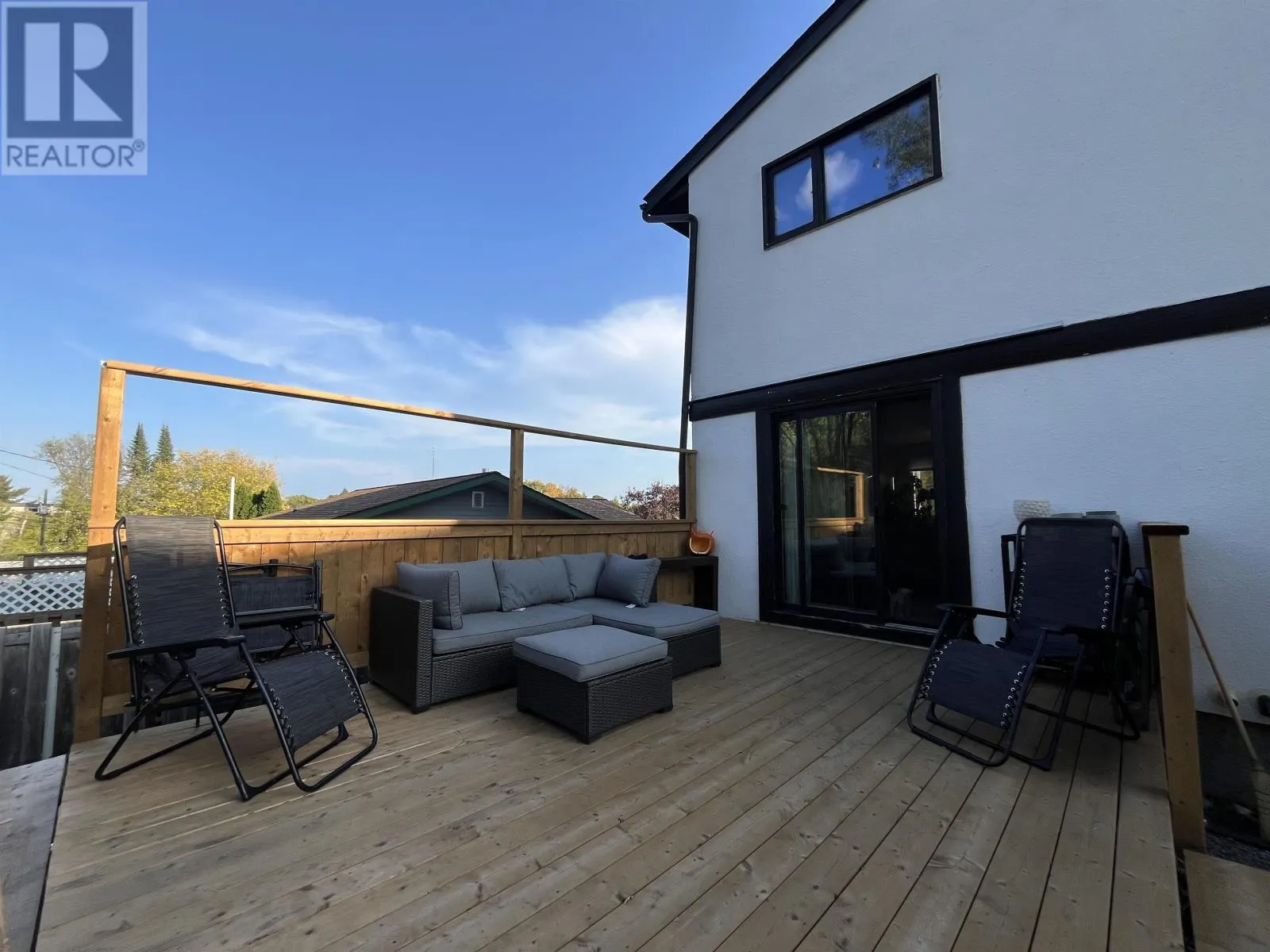 132 Minto Crescent