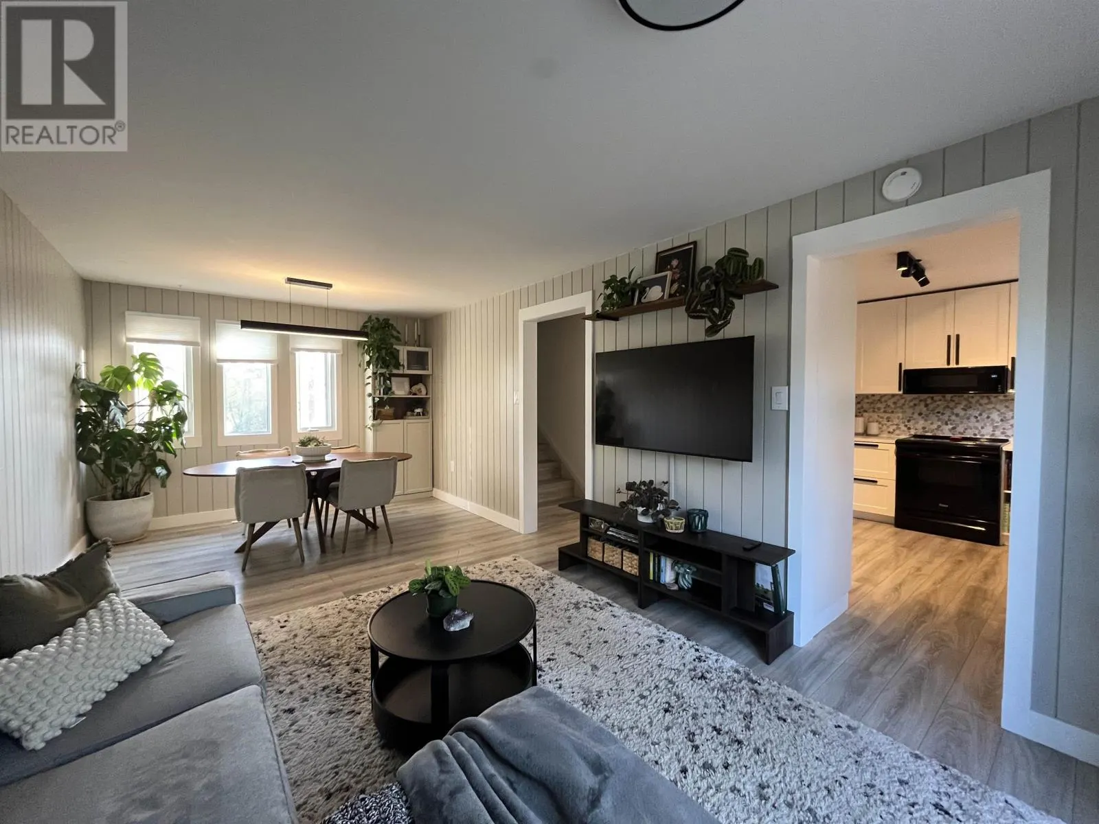 132 Minto Crescent