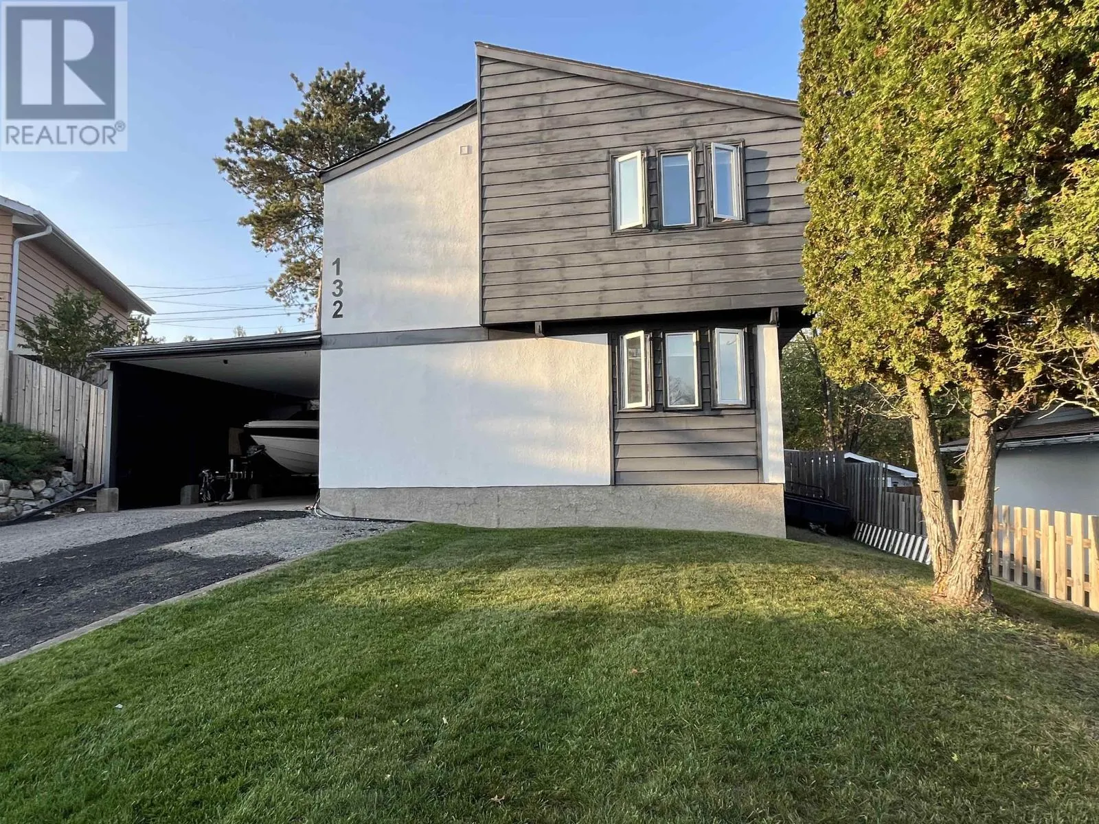 132 Minto Crescent