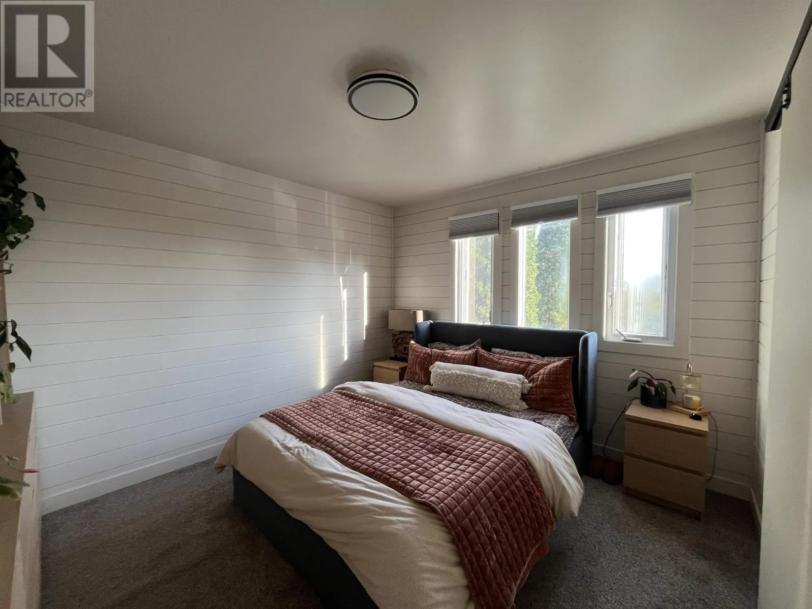 132 Minto Crescent