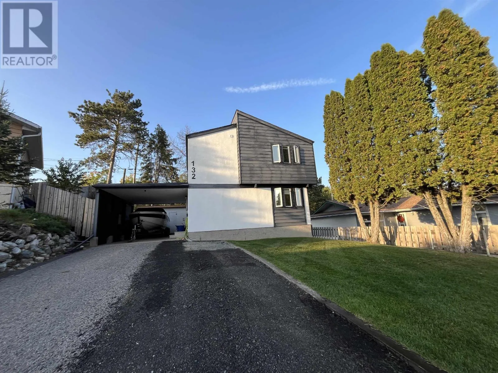 132 Minto Crescent