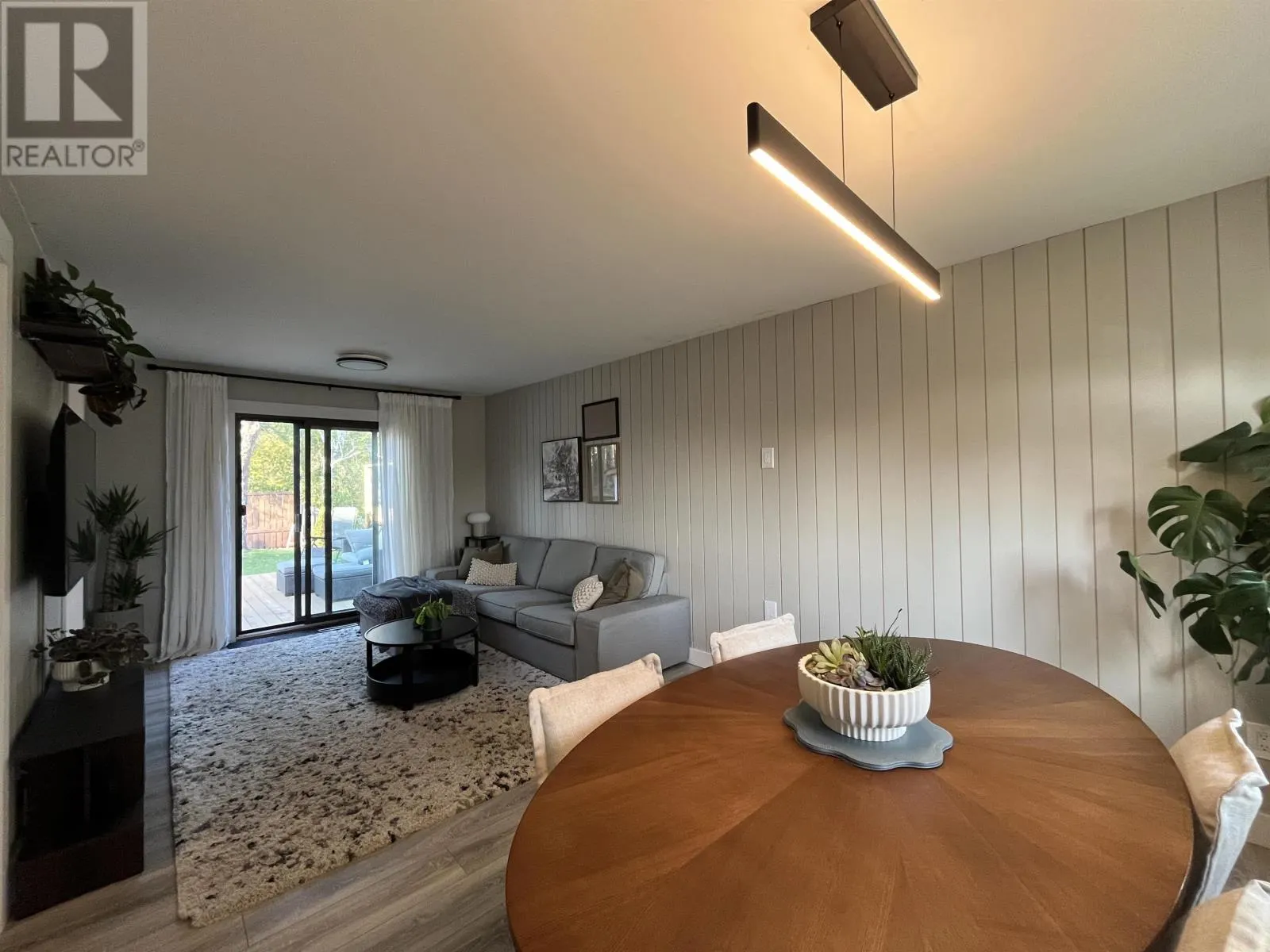 132 Minto Crescent
